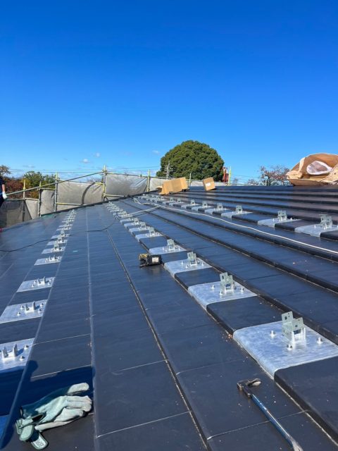 瓦屋根の太陽光工事