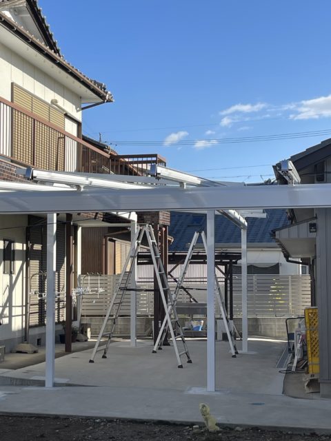 カーポートに❓
