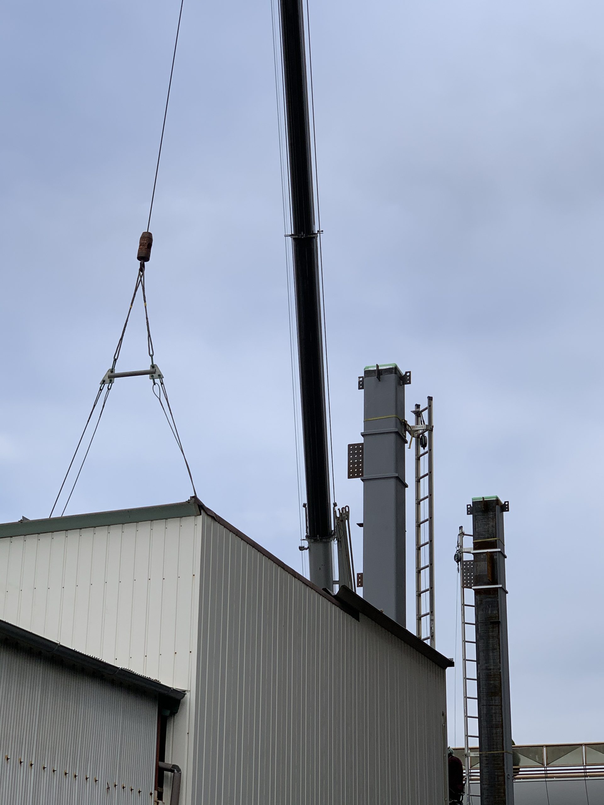 狭い場所での鉄骨建方