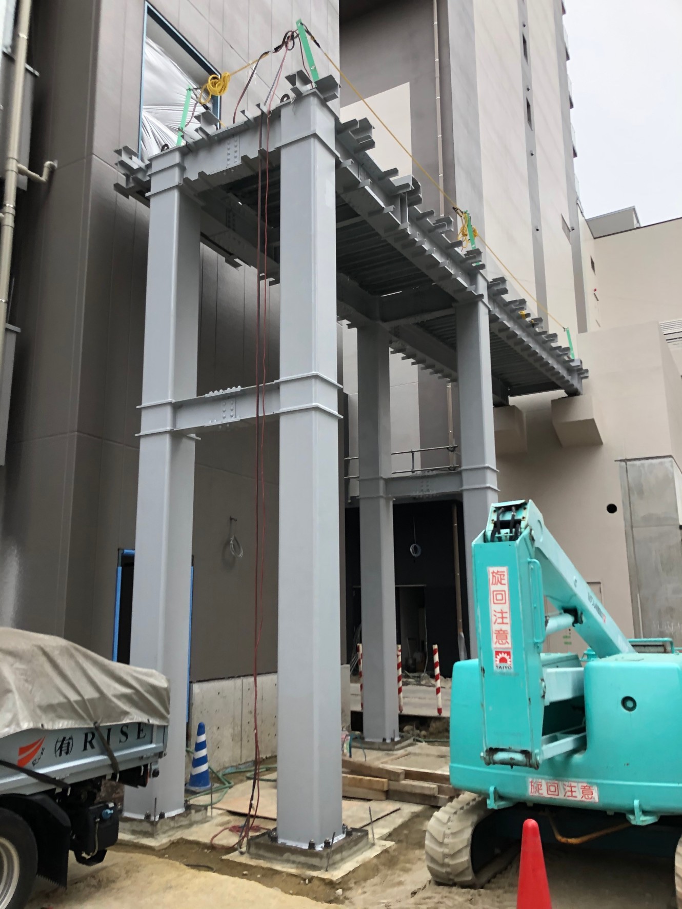 神宮前での鉄骨建方