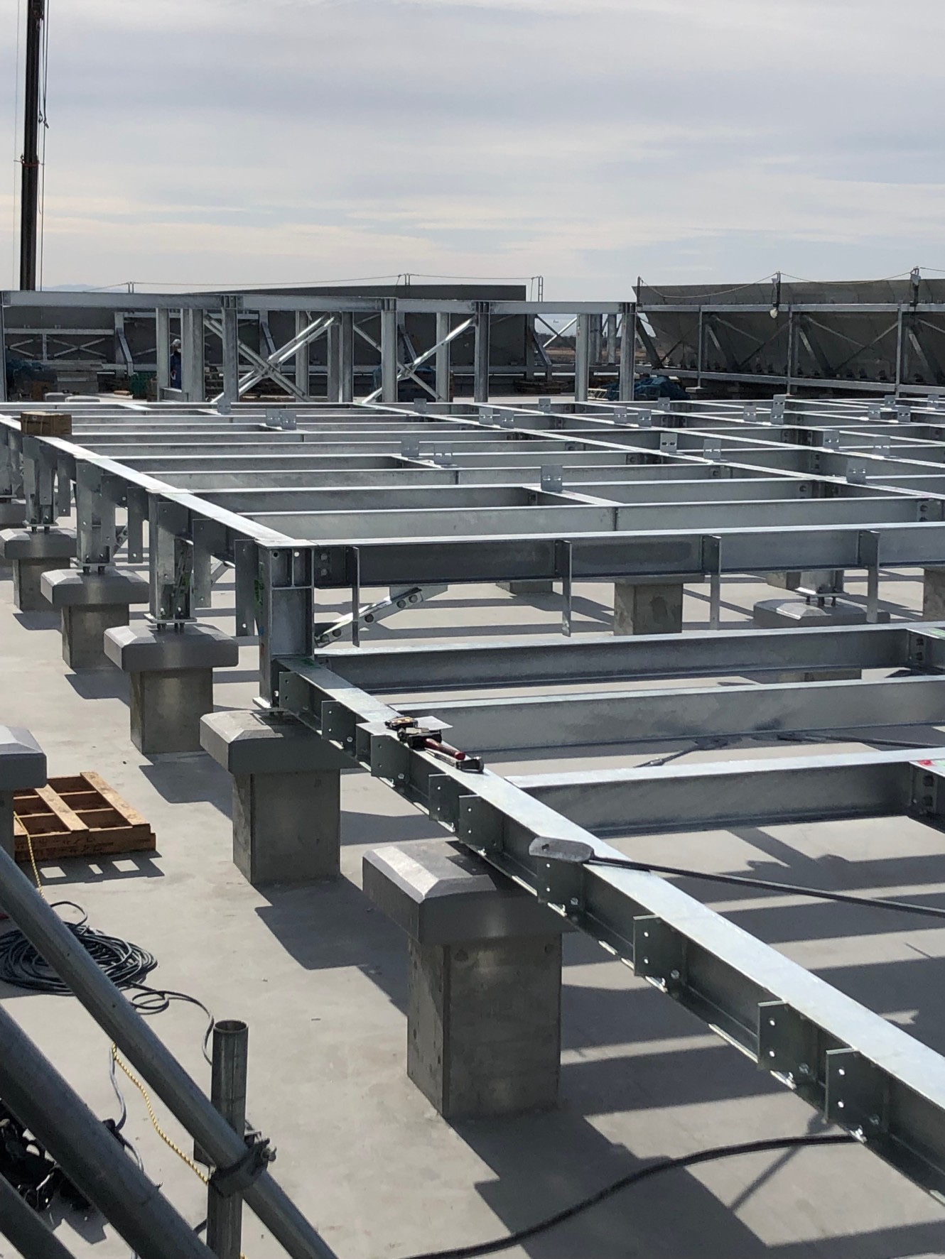 設備架台鉄骨建方