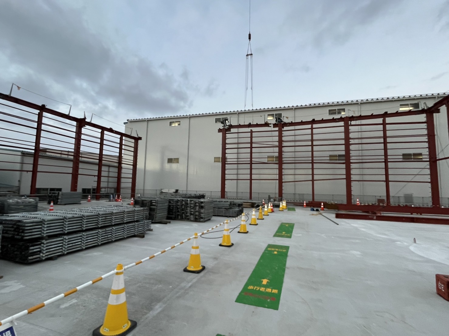 愛知県小牧市にて鉄骨建方