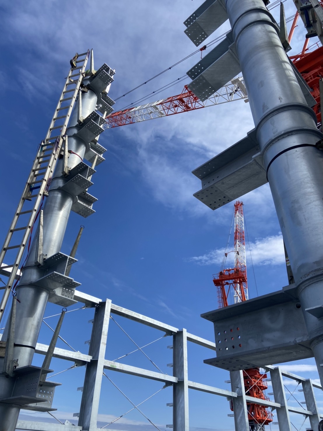 岐阜市での鉄骨建方の様子