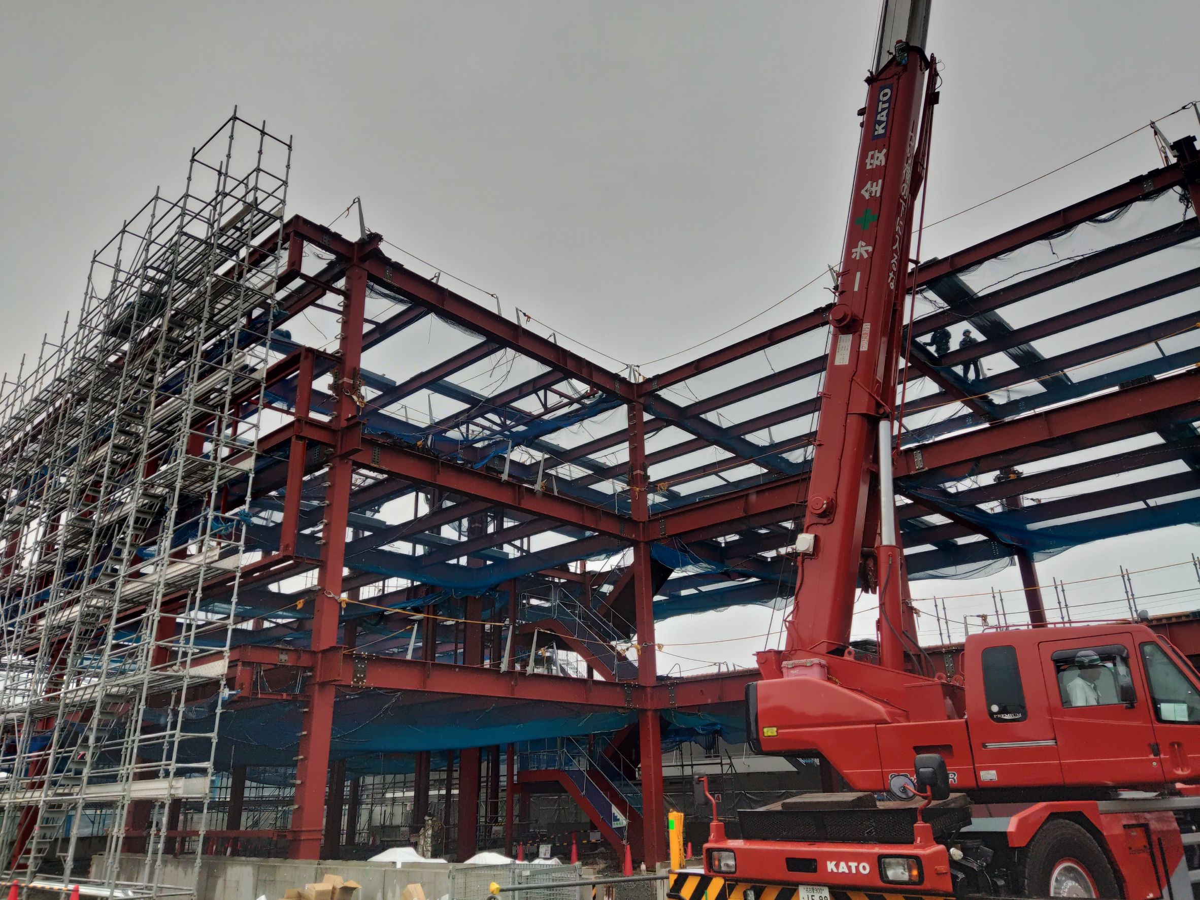 三重県四日市市で鉄骨建方