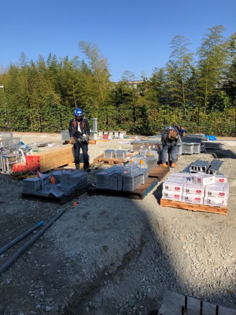 津市上浜町、鉄骨建方